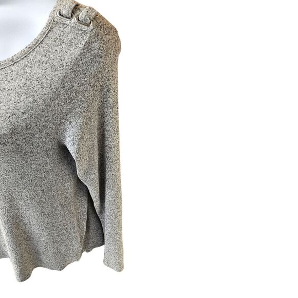 89th+Madison Plus Size Women's Gray LongSleeve Shoulder detail Top Size 1X NWOT - Picture 4 of 13